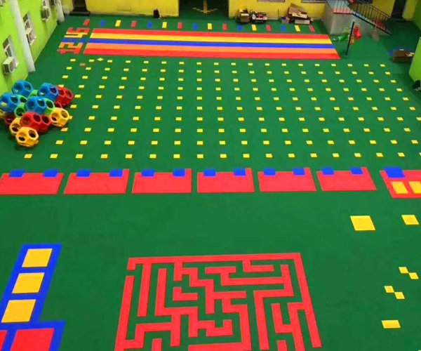 幼儿园室内地板